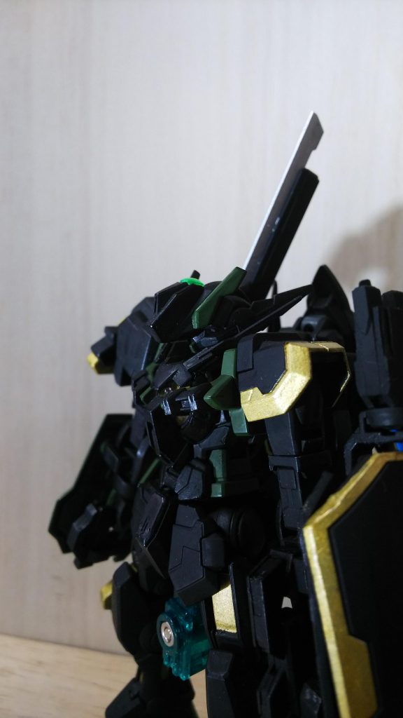 見辛いですが頭部はアストレアの頭にアドバンスド・ヘイズルのセンサーを付けました