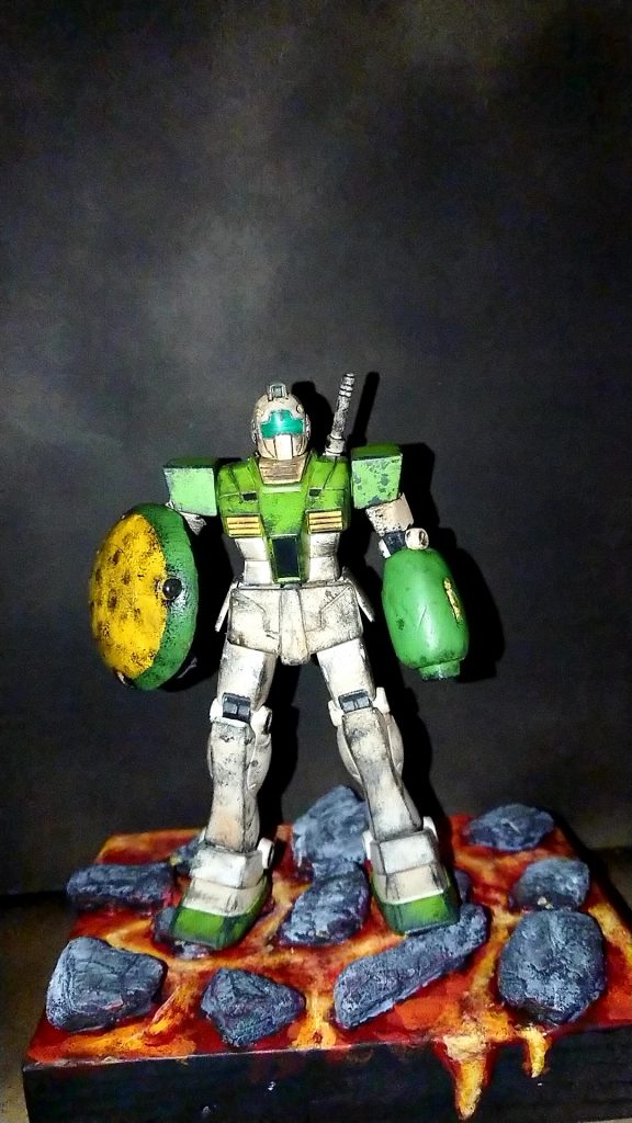 立ち姿。
沢山戦ってるのでボロボロです。