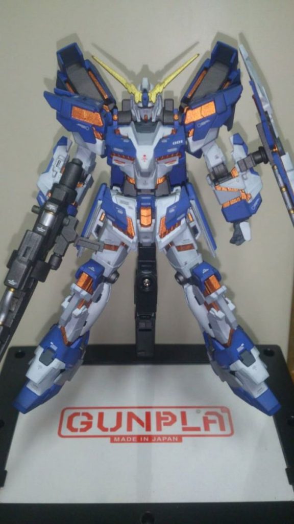 肩はSDのフェネクスのアームドアーマーのパーツを合わせてます。