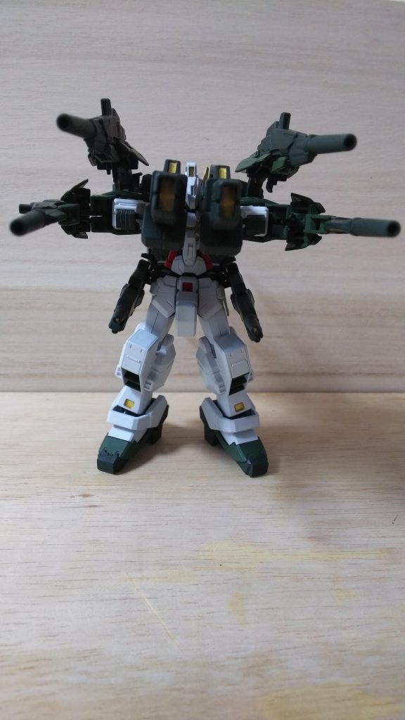 フルバースト
隙間から微妙に顔が見える