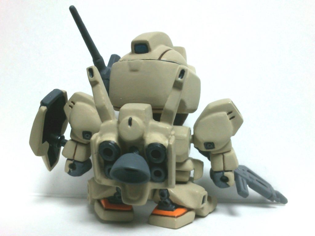 バックパックはガンダムマークⅡの物に手を加えて形を再現しています。

地味な工作ですが設定に近づけて肩裏面と脚にもバーニアを追加。