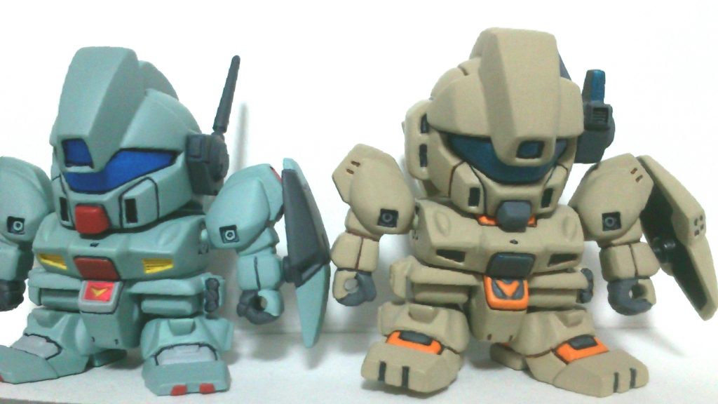 首を伸ばし、足に厚みも足しているので身長が少し高くなっています。
ノーマルと並べると違いがわかりやすいかも？