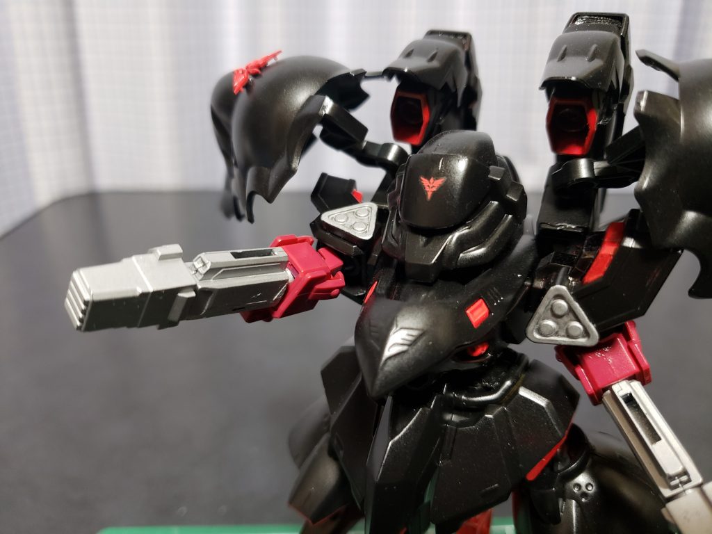 サレナ唯一の武装ハンドカノン。調度いいのが無かったのでSDのクシャトリヤに付属してたロトの手や他のパーツで自作しました。基部はボールジョイントをパテで固定してるのでグリグリ動きます。