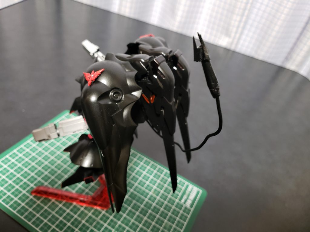 テールバイダーは中に針金の通ったビニールチューブを使って色々な形に表現出来るようにしてます。