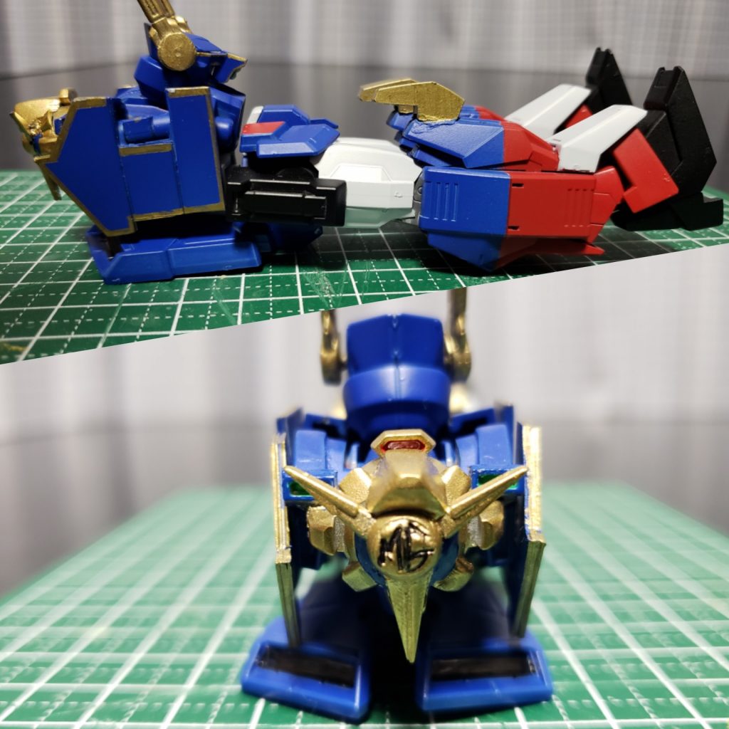 ロコモライザー。敵にSLの化け物と言わしめたアレです(笑)
頭部の汽笛は折り畳めるようにしてたのですが、軸の強度が甘かったせいかポキッたので固定してます。