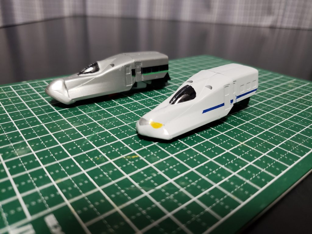 マイトウイングとガイン。こちらは中に腕が仕込んであるのでこの状態のみで飛行形態、ロボット形態は再現出来ません。しかしこれだけでもいいんです!(笑)