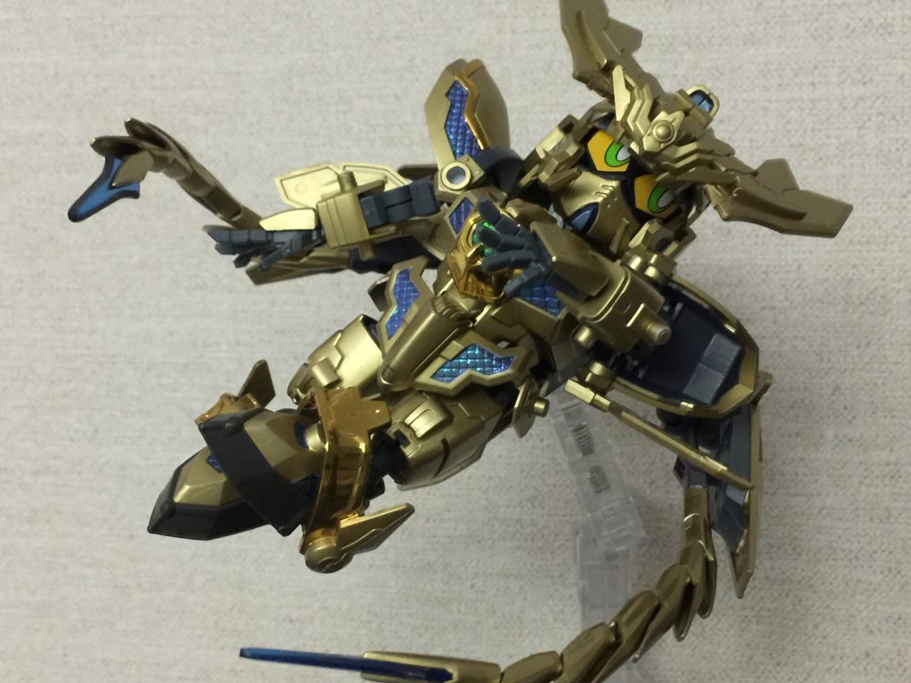 足はクロスフレームを切り貼りして短くしました