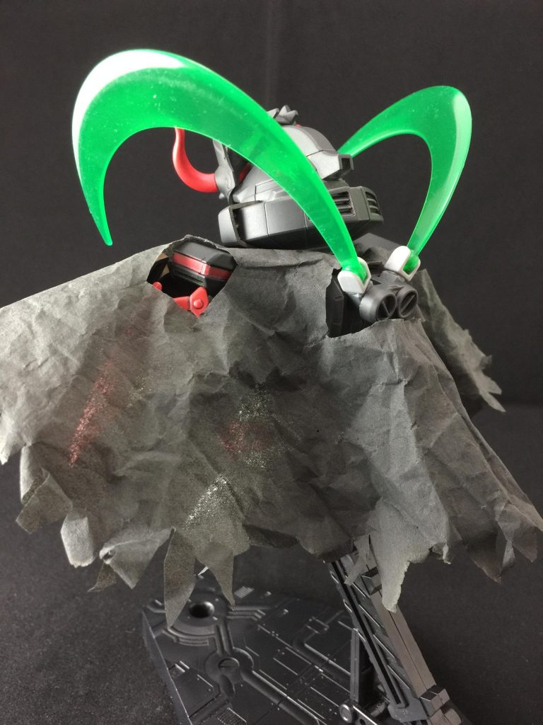 マントはお手軽に作れるティッシュで。