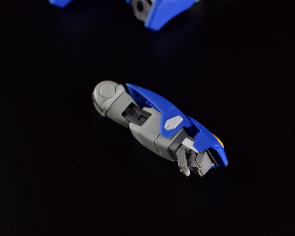 腕はMGを短縮
握り手は1/100ダブルオーのものを流用して調整