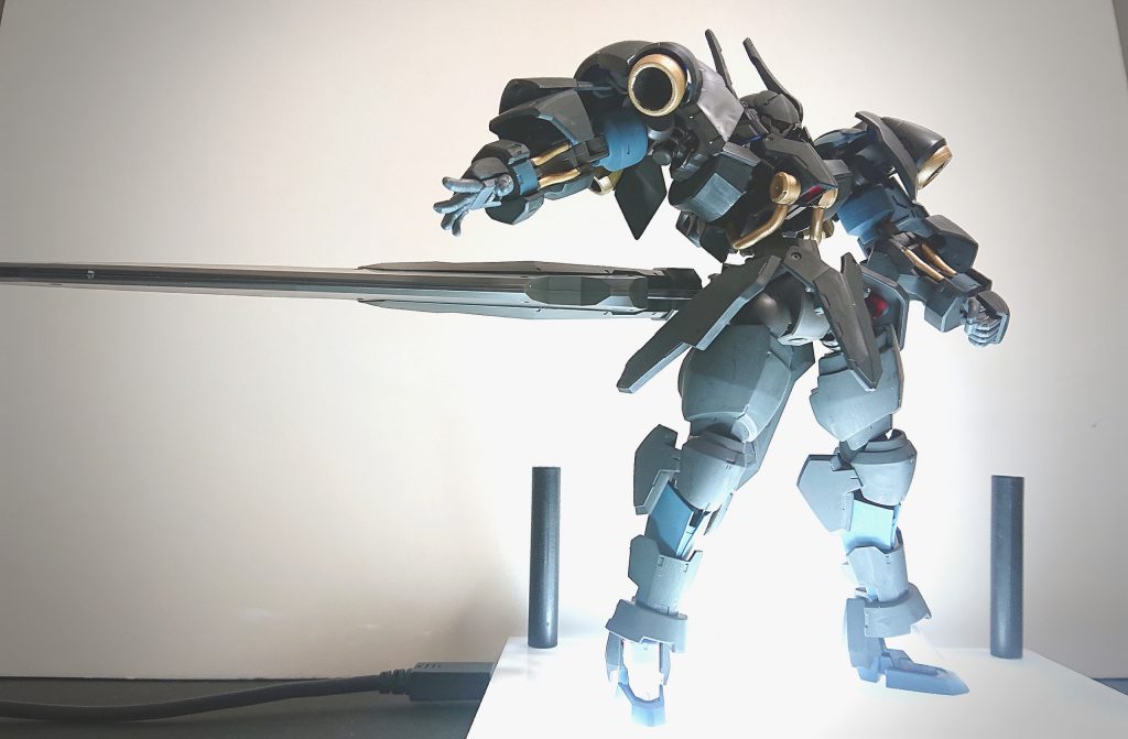 下が光るディスプレイベースを使ってみました
神秘的な感じになればと