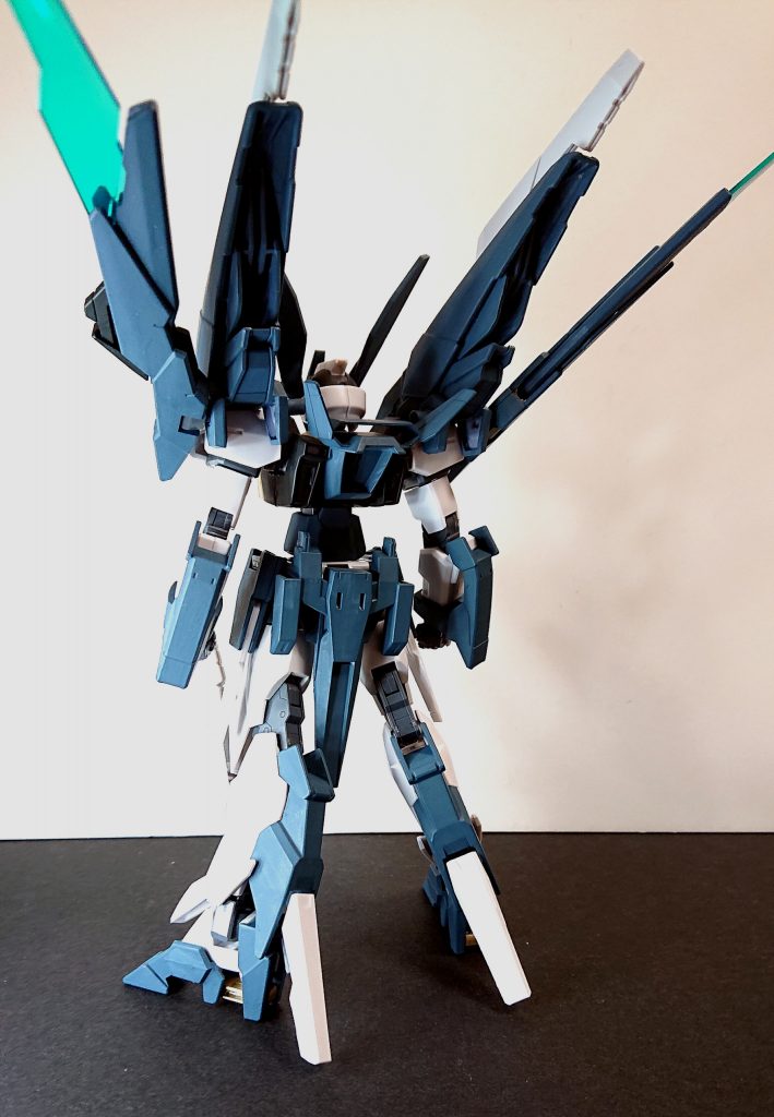 後方寄りに肩パーツを回転させてみました
余りパーツのふくらはぎを腕に組み込んで
シルエットを少し太めに