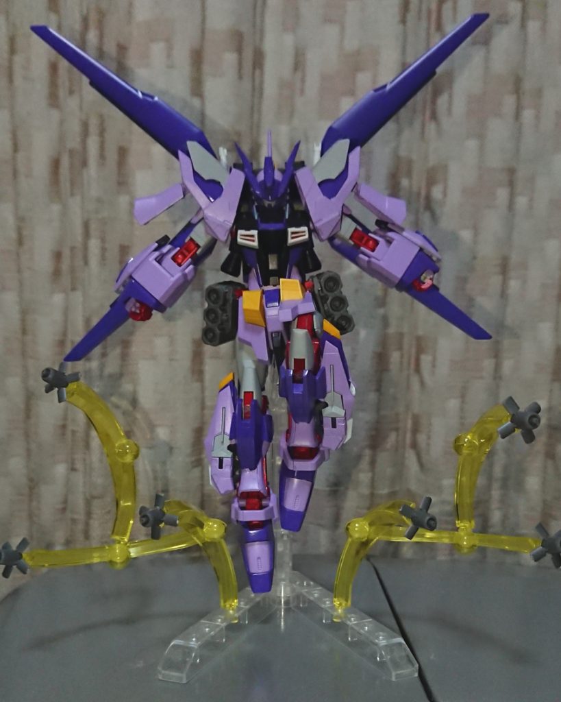 ファンネル
腰にファンネルポッド