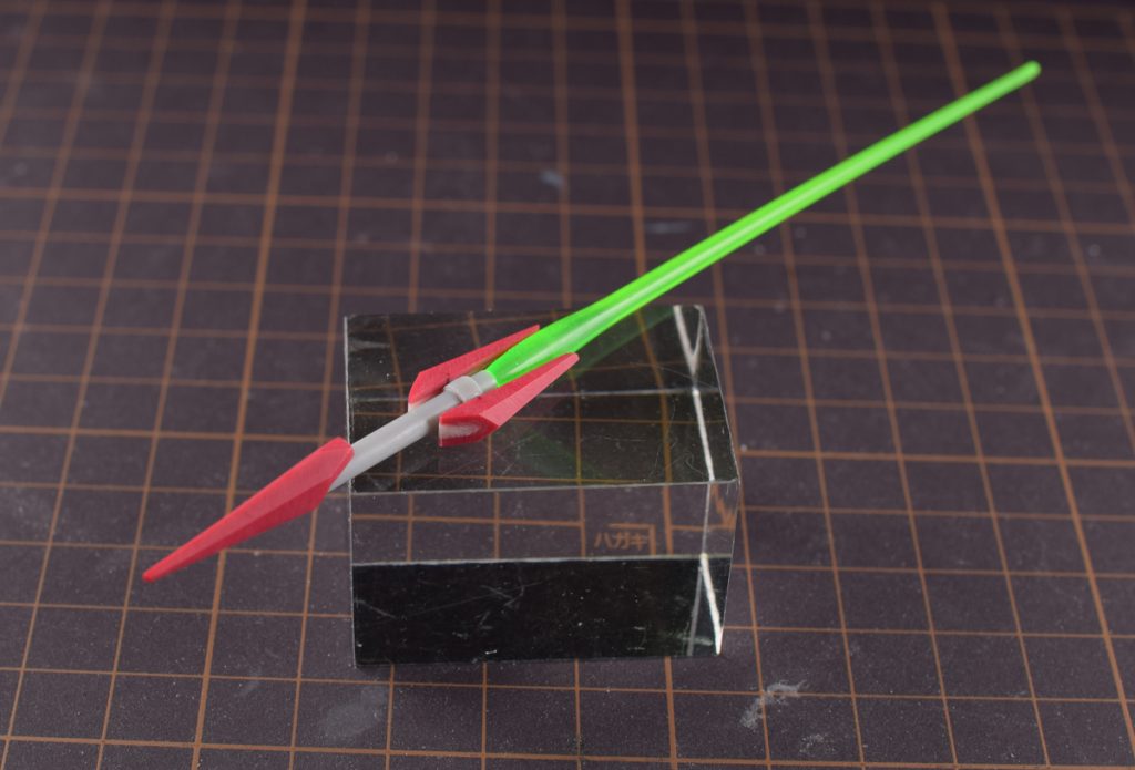 ビームサーベルはジャンクパーツとプラパイプでそれっぽく