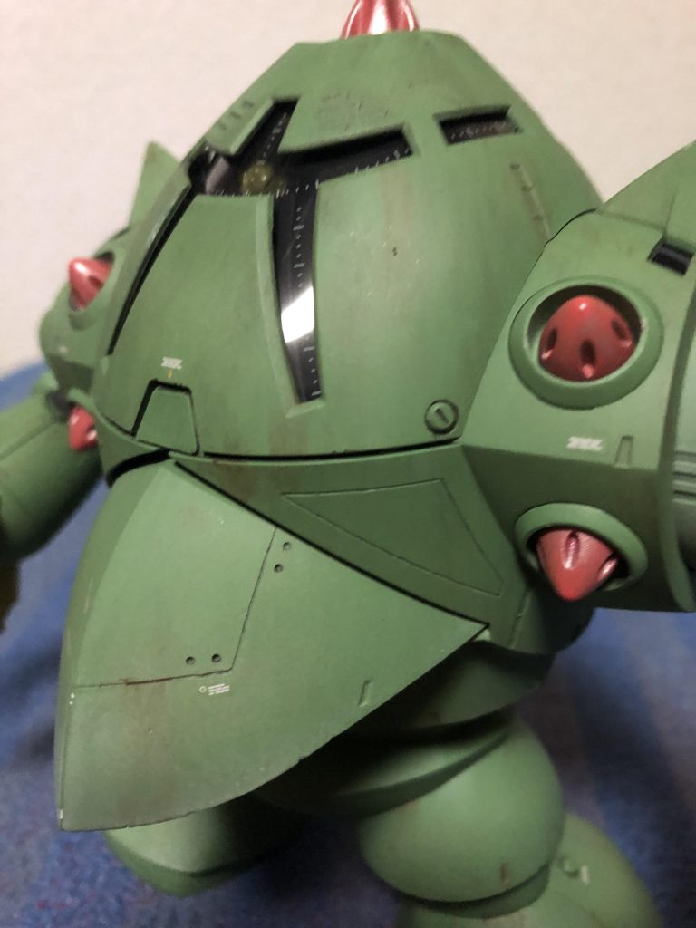 簡単な筋彫り、マイナスモールドを付けた程度