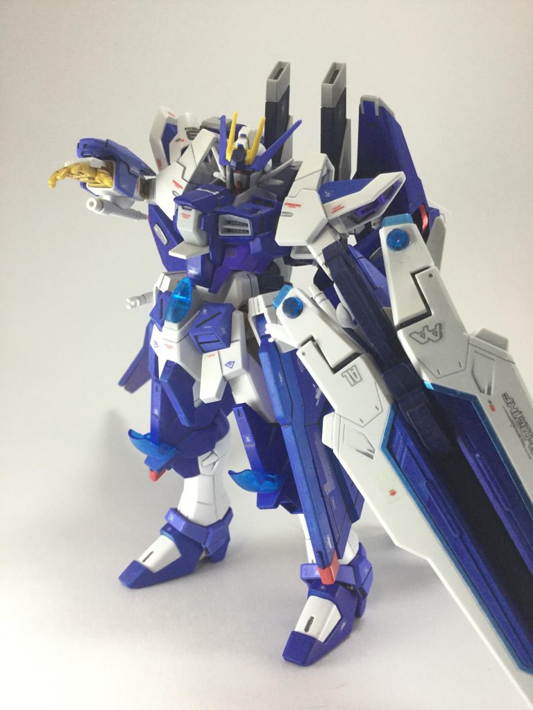 ポイントごとにクリアパーツをあしらっています。