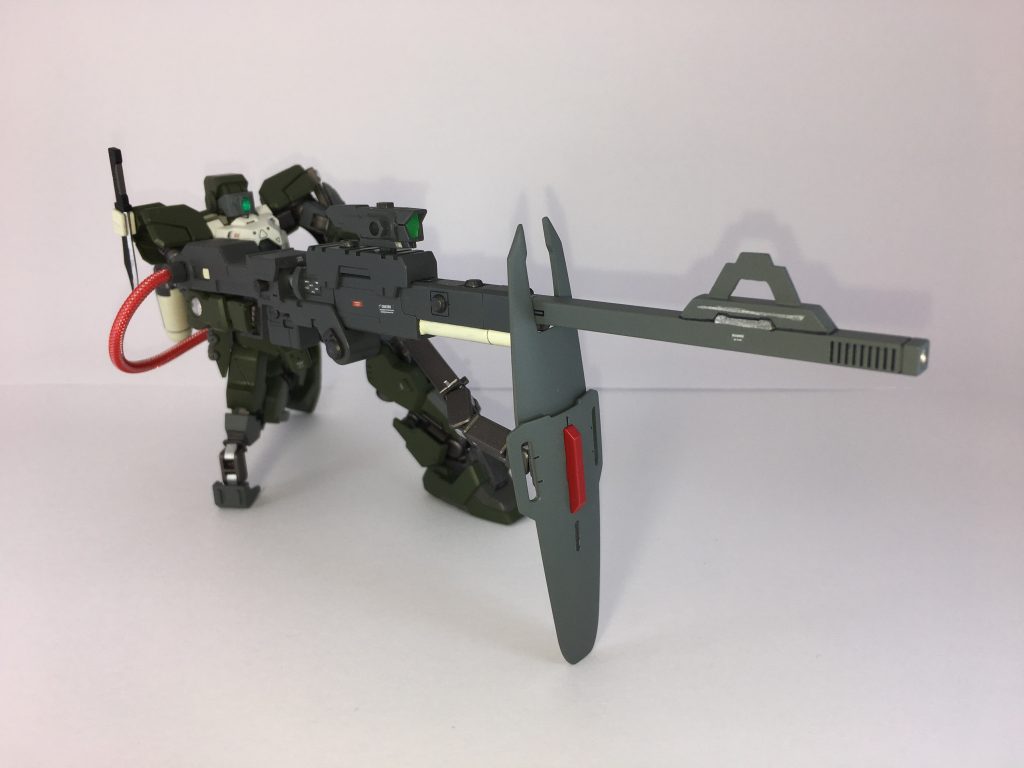 本機の実装により、テイワズ系の輸送船を襲撃する海賊も少なくなった。しかし、ギャラルホルンとの密約から生産数は限られ、テイワズ中でも上層部、生産ライン及び実装部隊のみが知る秘匿されたMSとなっている。