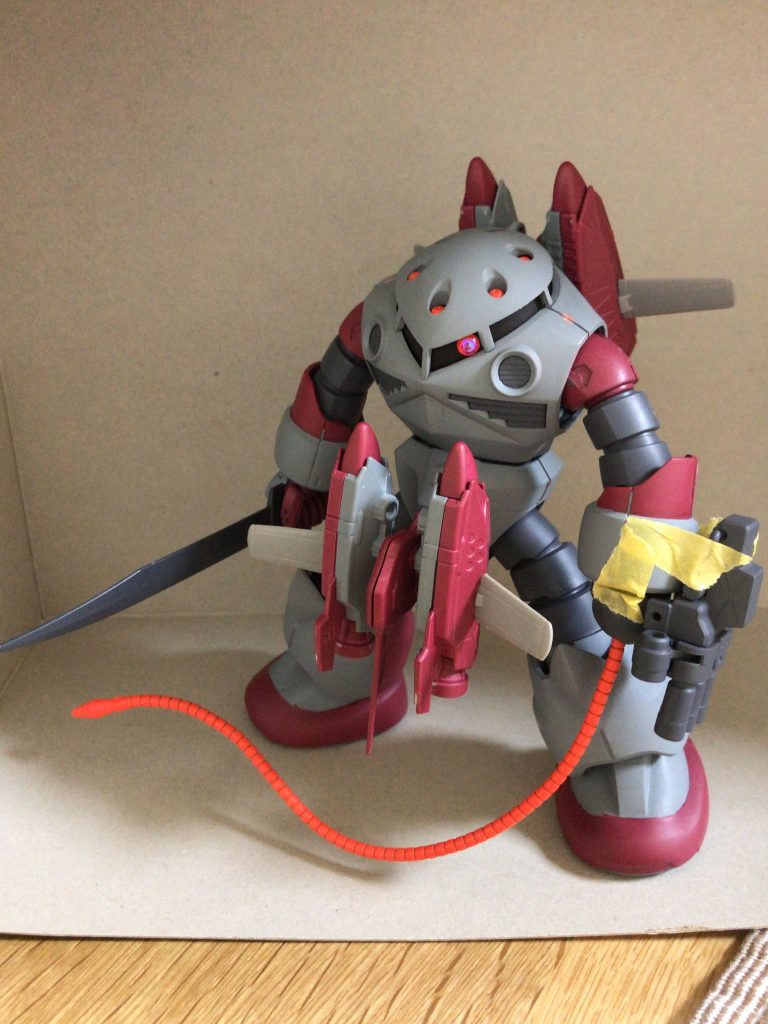 汚しをかける前のとりあえずランナーから切り取って仮組みした状態です。
この状態もなかなかカッコ良かったのでちょっと汚しをかけるのに躊躇しました(^^;