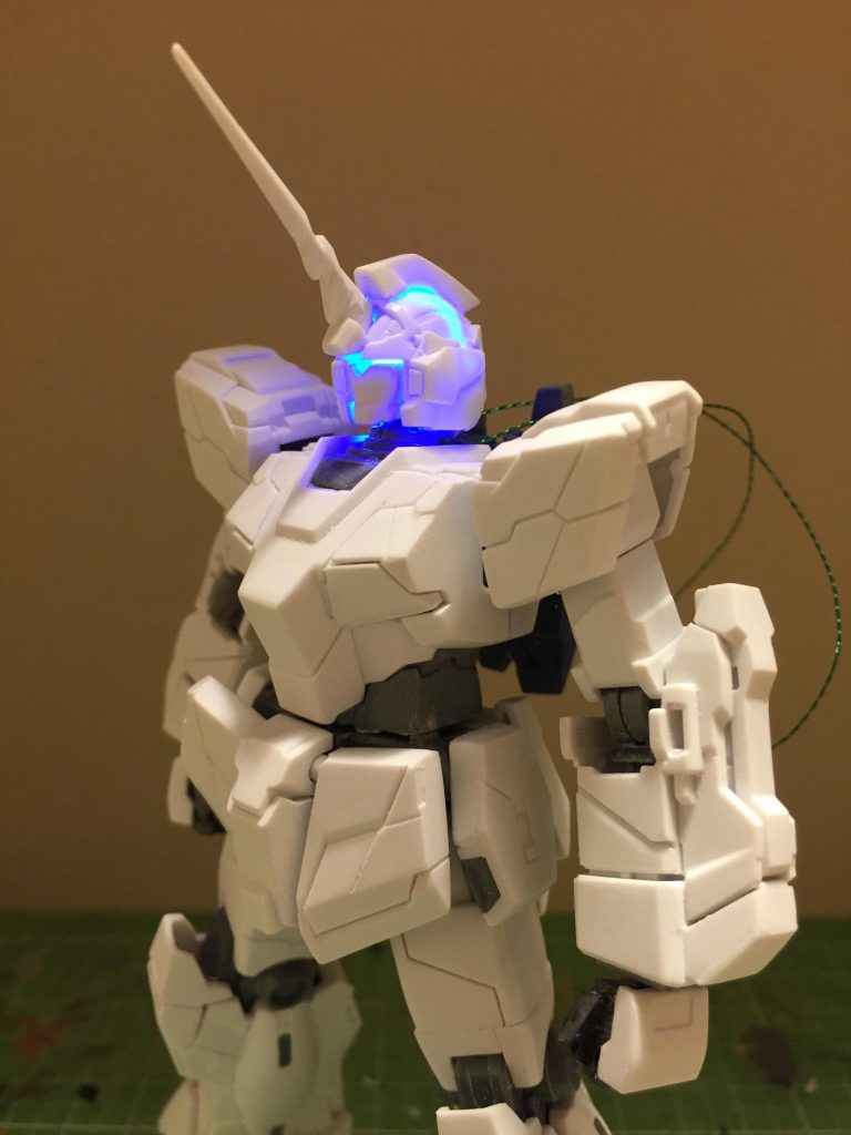 電飾試験。この時点ではかなり光が漏れてますね…