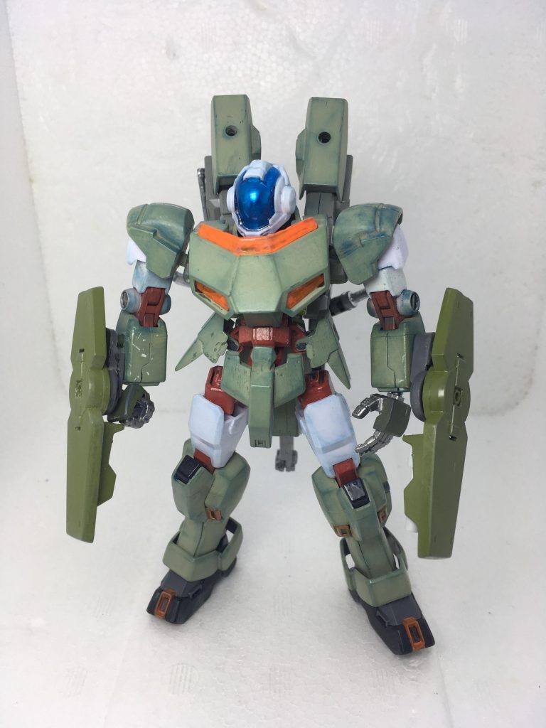 完全変形とはいきませんがバイクは背負う事が出来ます。