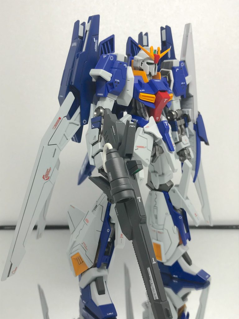 因みにカラーリングは、アムロカラー風
にし、ブルーを主体にしてみました。