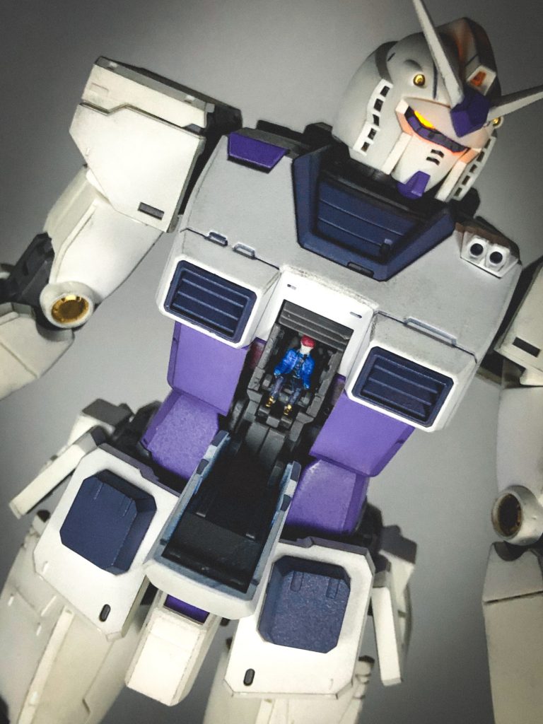 ほんとはノーマルスーツのフィギュアを載せたかったんですが、手元になかったのでアムロくんをちゃっと塗って積んでます