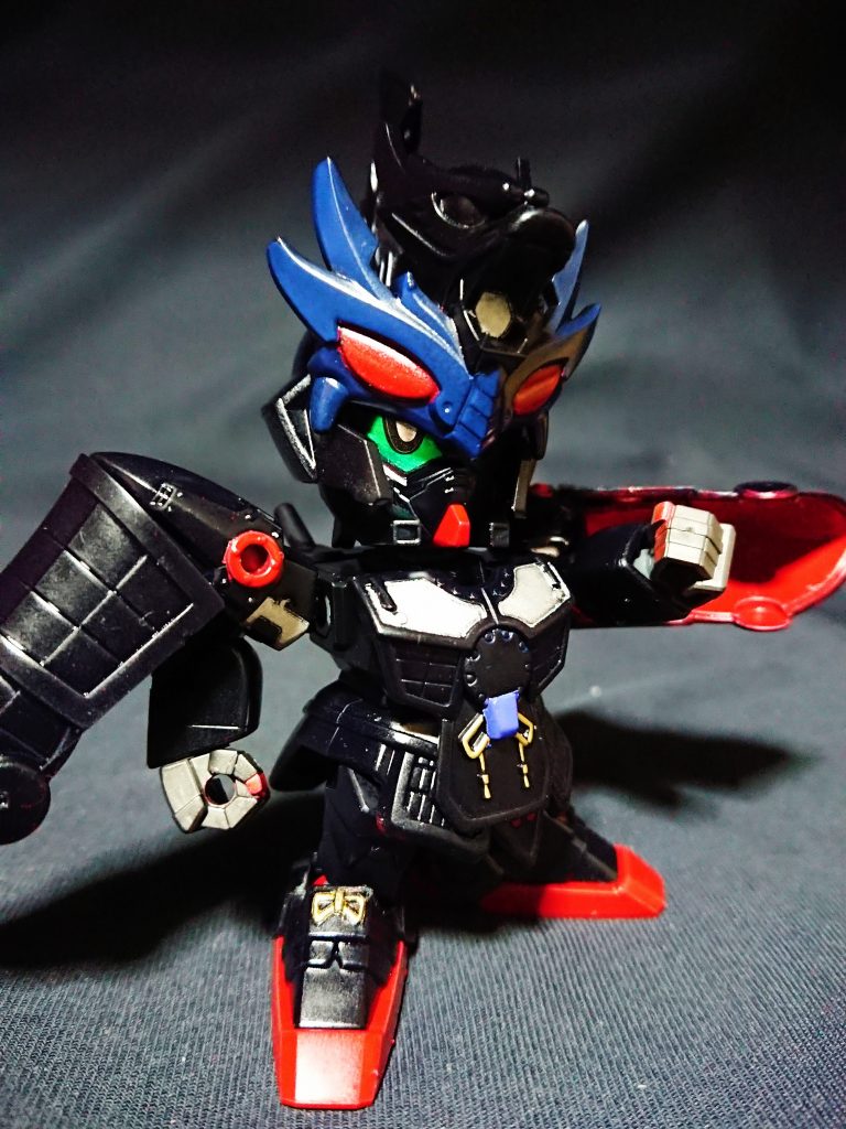 演者設定の無い武勇激闘録の武将ですが、極力既存パーツを使い少しでも見た目を残す方向で制作しています。
ちなみに兜はマスクの仮面を模しています。