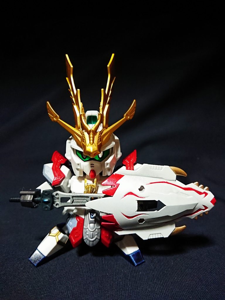 装備参は孔明νの各パーツを取り付け、デストロイモードを再現しました。C装備はシールドを持っているので、合体武装の十一の甲 十一海甲を使用しました。サイズがあるので擬似的に抜刀のような見た目もできます。