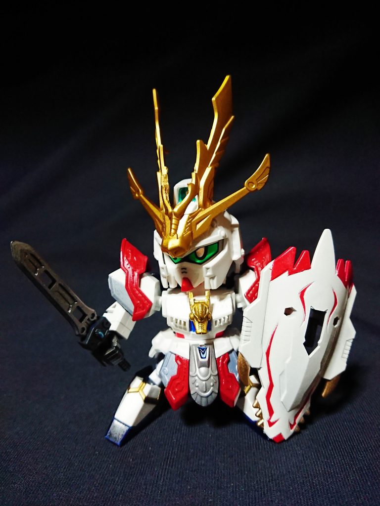 諸葛珪ナラティブ 装備参戦場で先陣をきって戦う際の姿。巨大な盾を持つが、全ての兵装の中でも最も身軽に動くことができる。