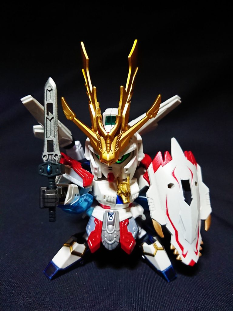 装備弐と参を組み合わせたナラティブのオリジナル形態です。遠距離戦、近接戦どちらもこなせる兵装となる。改修中の装備壱を含めた全ての鎧での組み合わせが可能となり、最終的には壱弐参の鎧を同時に装備することができる。しかし使用者への負荷が大きく、鎧自体は試験的に使用されたため諸葛珪自らが封印し、後の世に出ることはなかった。