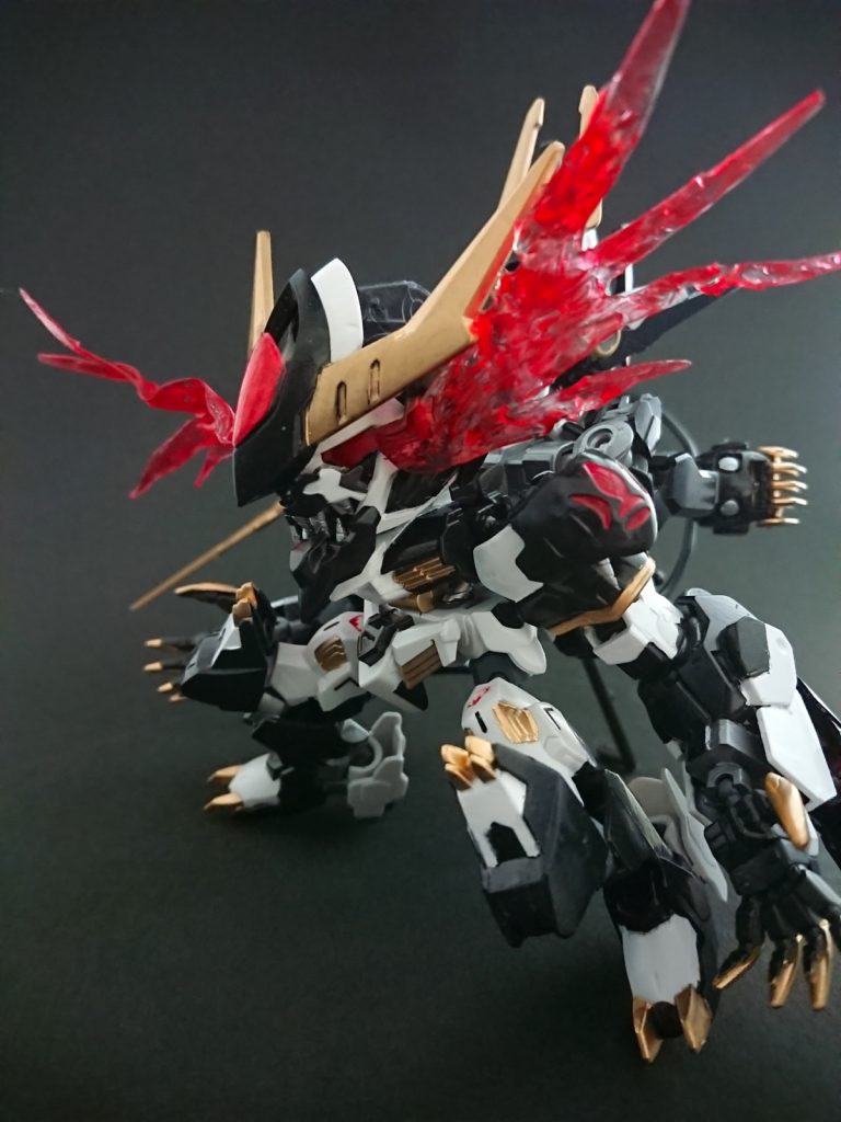 腕はもちろんの事、脚も獣人ぽい形を意識したつもり