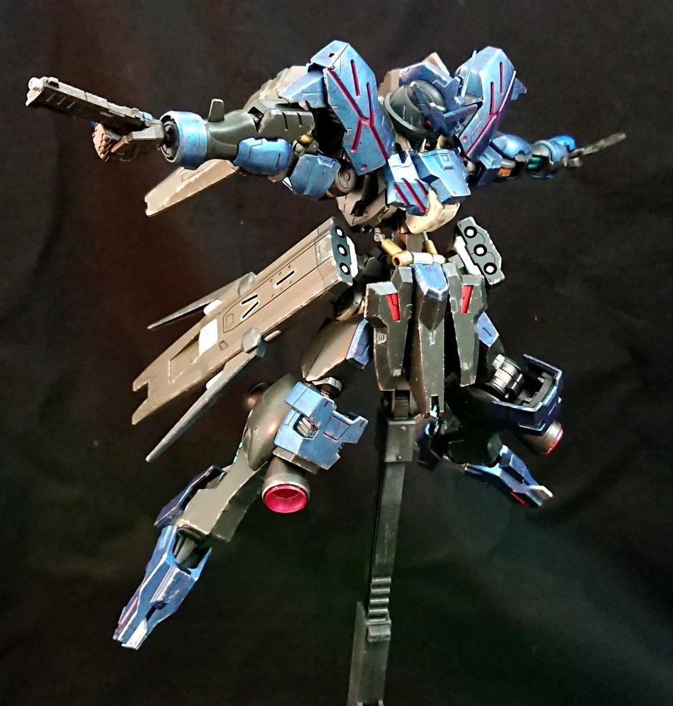 ハンドガン

放送のシーンを真似て左右から光を当ててみましたけど、
あんまりわからないですね…