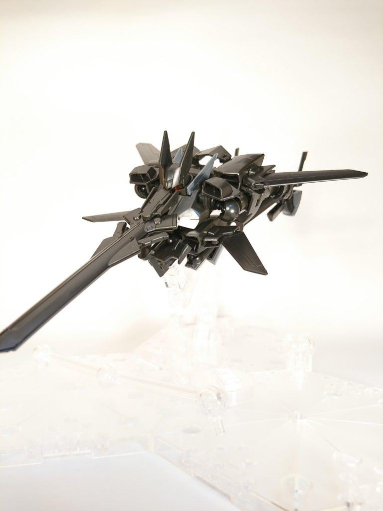 飛行形態の高速移動モード。オーバーフラッグ本来はスリムなシルエットです。