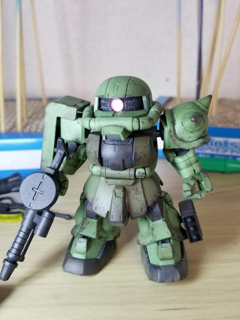 正面から。ライフルはつや消しした後にエナメル塗料のダークアイアンでフィルタリングして金属感を出しています。