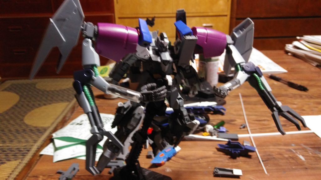 初期案
このころは肩がゴツゴツしていた。