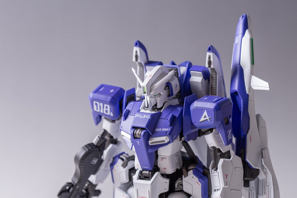 カラーリングは青寄りの紫。