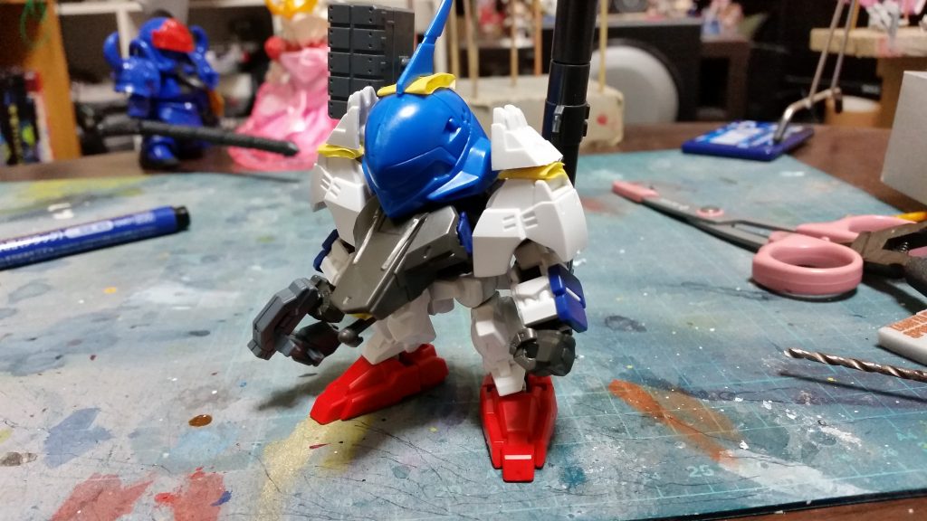 製作案時。
顔:Gジェネケンプファー
胴体:BB戦士バルバトス第5形態
腕:BB戦士バルバトス第6形態
足:SDEXエクシア
パルスライフル:BB戦士エクシア
レーザーブレード:BB戦士バルバトス第5形態
グレネードランチャー:BB戦士ガンダムのハイパーバズーカ
ミサイル:ボールデンアームズ
となっています。