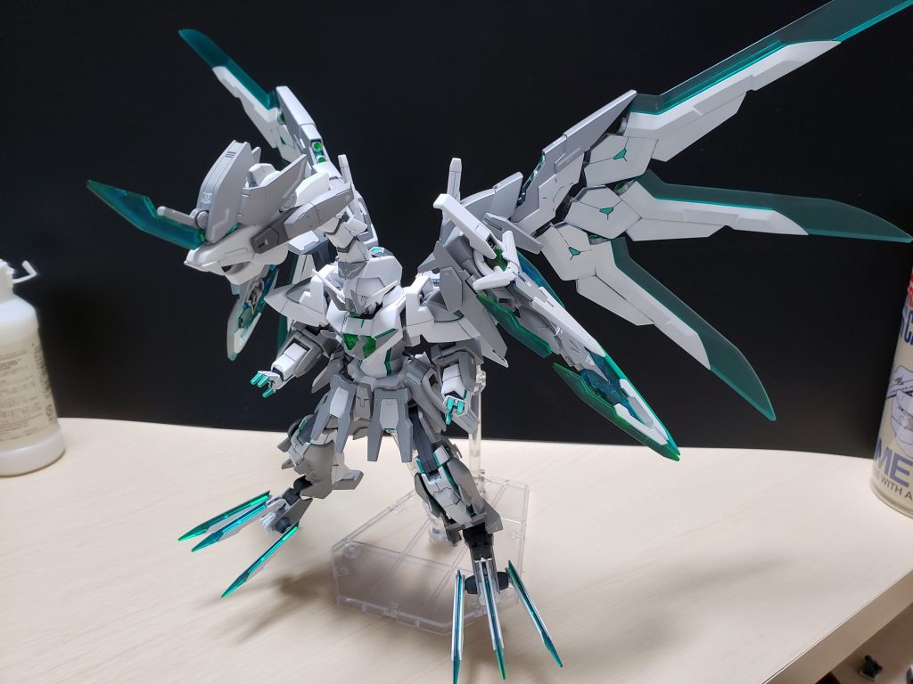 アルジェントバーストフェイズ2
リバーシブルガンダムの変形要素を活かしてドラゴンモードにしてみました。
羽を大きく見せるためにコトブキヤのジョイントパーツを使って伸ばせるようにしてみました。重いため長時間この形態で飾れません…(笑)