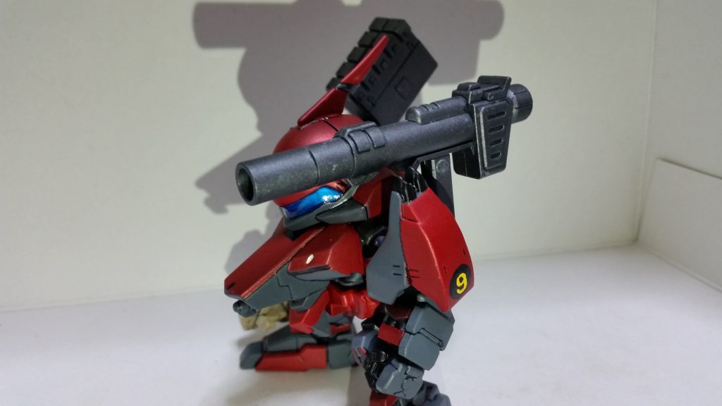 パルスライフル、レーザーブレード、グレネードランチャー、ミサイルを装備。グレネードとミサイルは可動し、ACらしさを出しています。