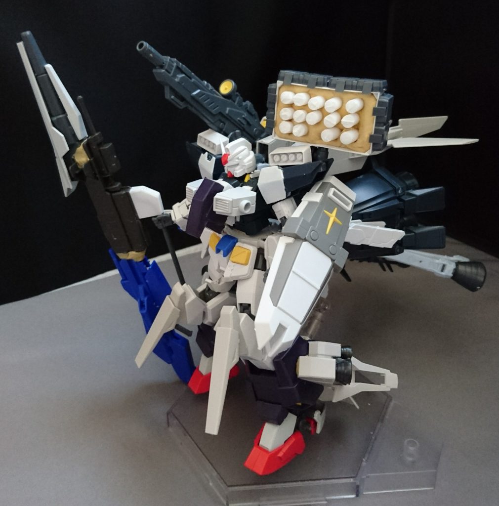 塗装前の画像です!
ミサイルポットはプラ板とパテで自作し、より大きく見えるように沢山のパーツをくっつけてみました(  ^∀^)