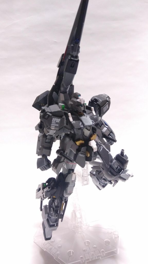 複合武装「HummingBird」
シールドブースターとしても機能する
通常のモビルスーツより高い機動力を獲得している