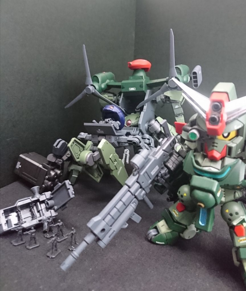 【支援機】
グリモアレッドベレーのミニモアザック及びドックパックの中には、元キットの同様に支援機が搭載されている。