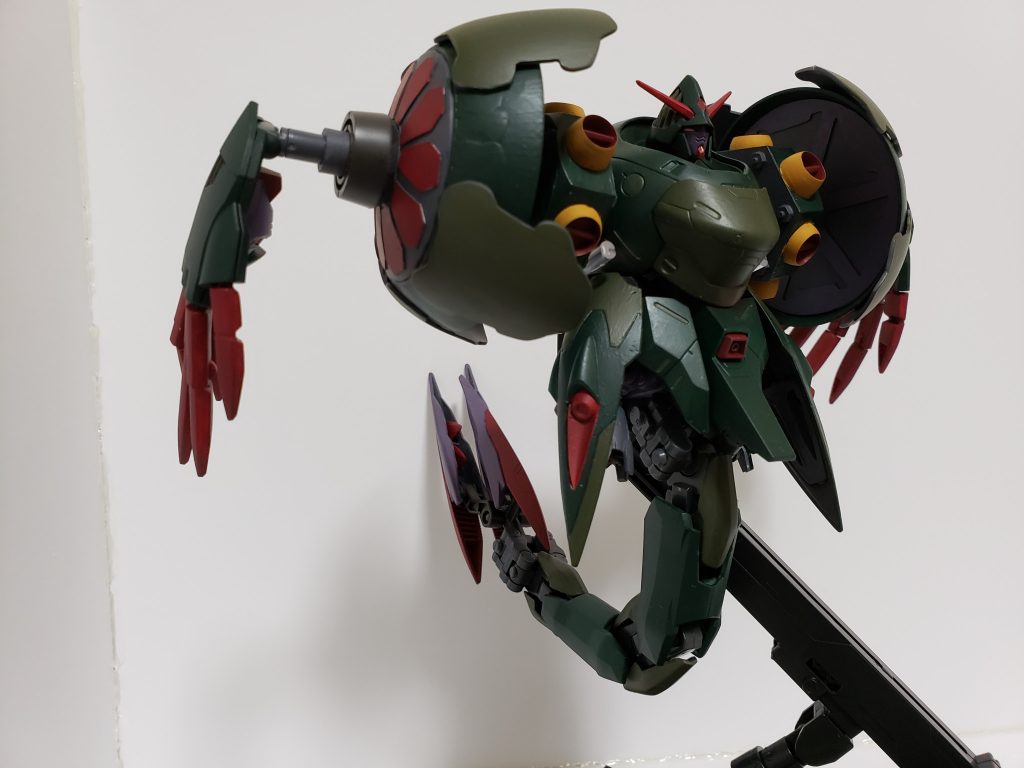 通常形態
両肩に計12門のビーム砲が付いてます。
両手はいつものファングになりますw