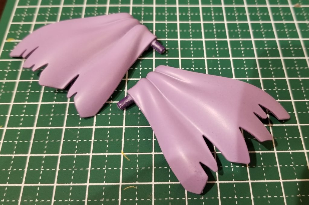 マントの色をスミレ色に変更しました。