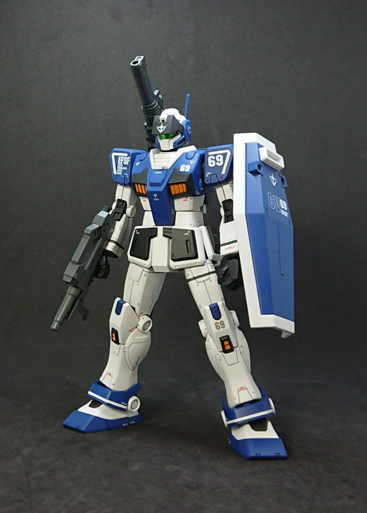 乱戦時用に小型シールドのオプションも。