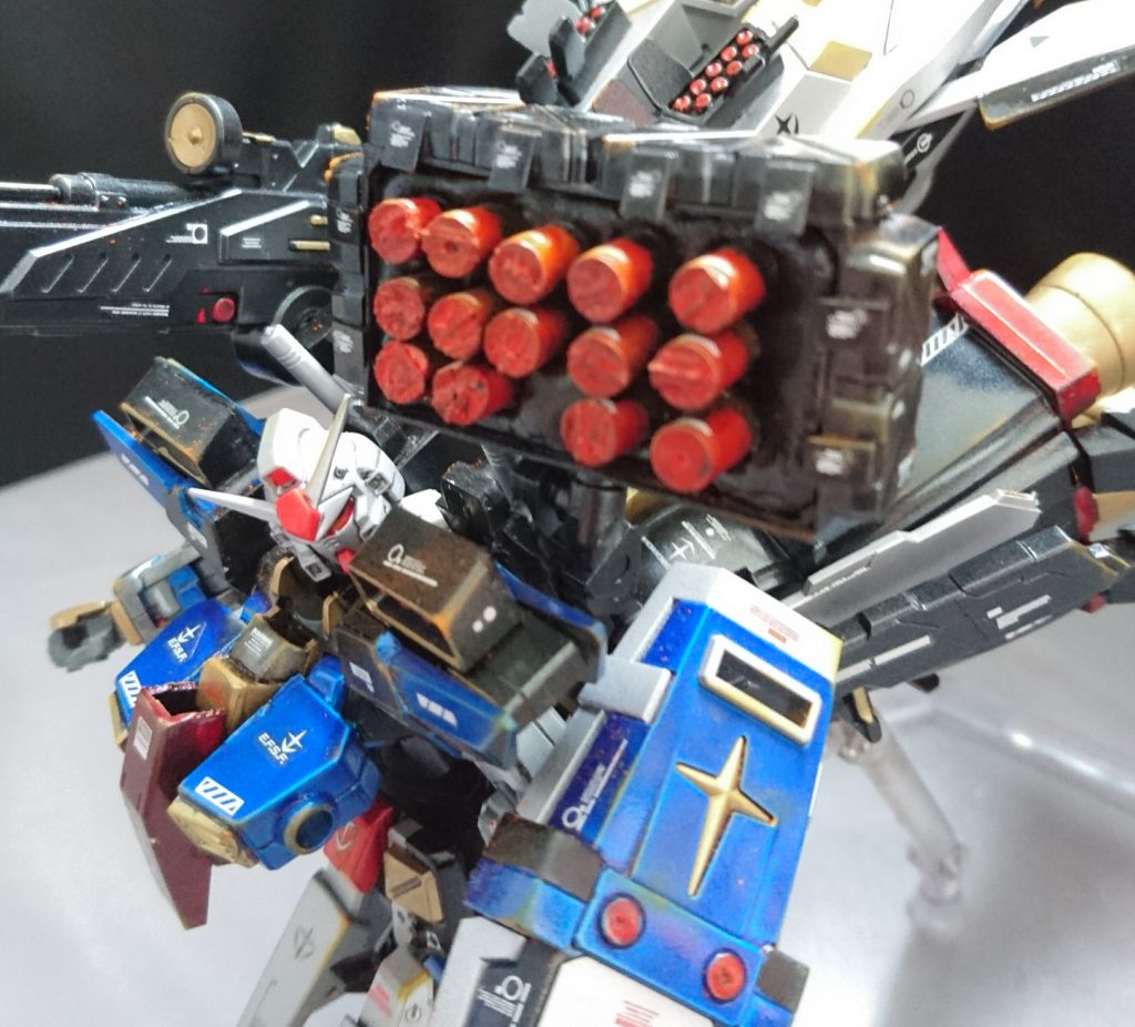 武器その1 大型ミサイル
火力あるミサイル14個をバックパックに着けてみました!主に対MA、戦艦用として使います。(ミサイルポットは着脱可能)