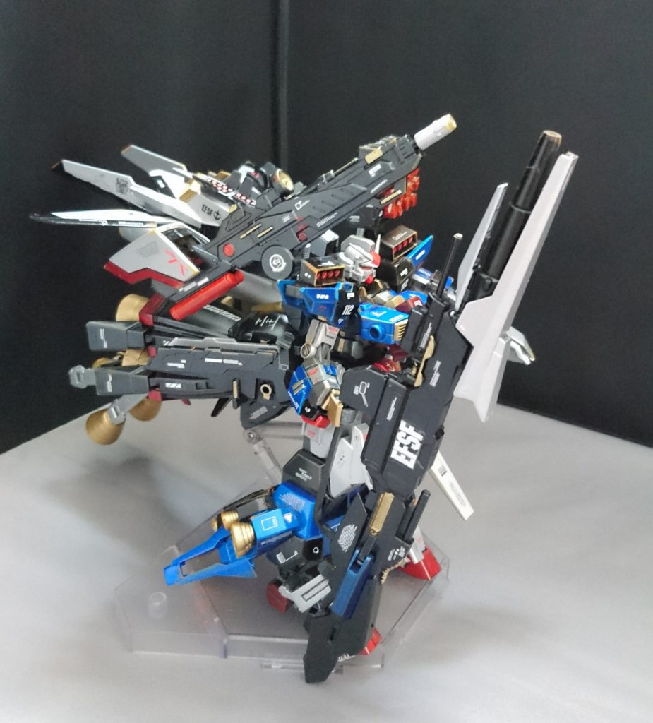 まずは正面です!
今回使用したキットは
HGフルアーマーガンダム7号機
HGガンダムDX
HGガンダムAGE3フォートレス
MGシャイニングガンダム
HGアトラスガンダム
HGリゼルC型(DU)他です。