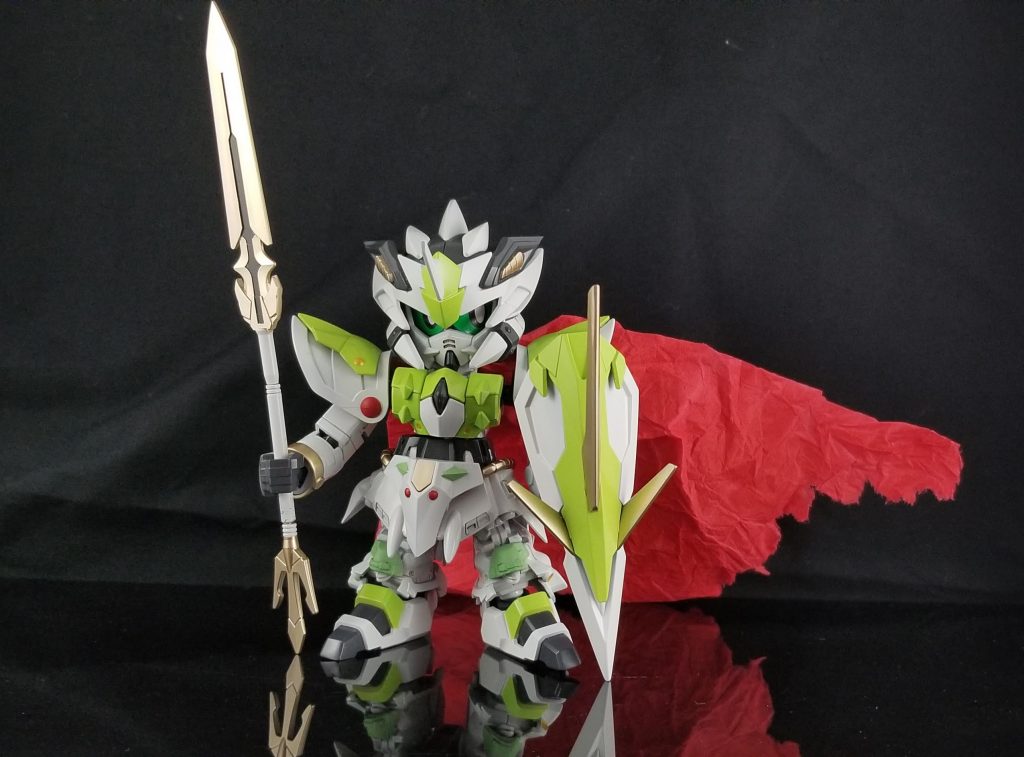 正面黒背景。マントはティッシュをラッッカー塗装して作りました。