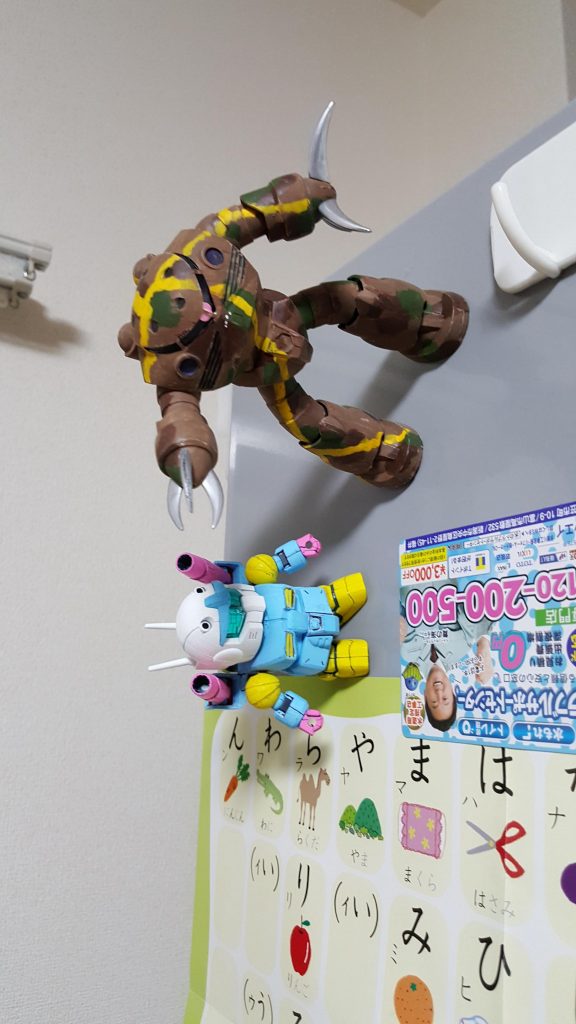 謎の機能で壁面歩行が可能に←ポスカの効果効能ではありません
壁忍より舞の海秀平さんが何者か教わるの図