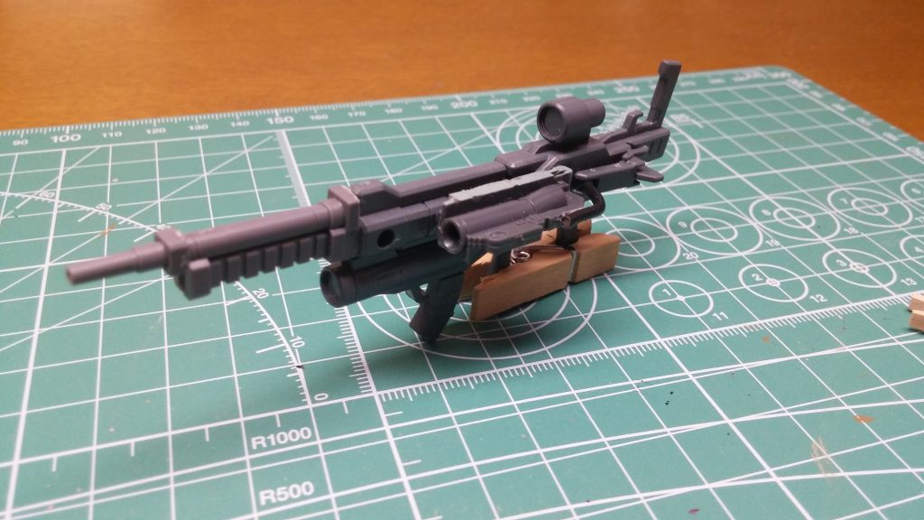 そしてこれか改造した武器。
銃身を長くし、左には新たにグレランを追加しました。