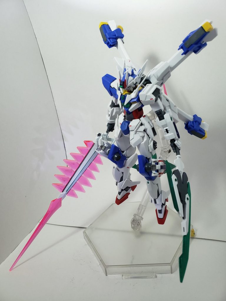 ブンドドショット
クロスティアブラスターは先端、刃側面からビームを発振可能。
また、クロスティアブレードの柄頭部からもビームサーベルを発振可能。